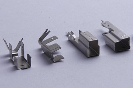 五金彈片加工時需要注意哪些事項(xiàng)？