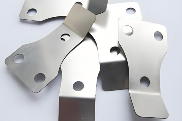 五金彈片的特點(diǎn)、用途和生產(chǎn)工藝 圖1